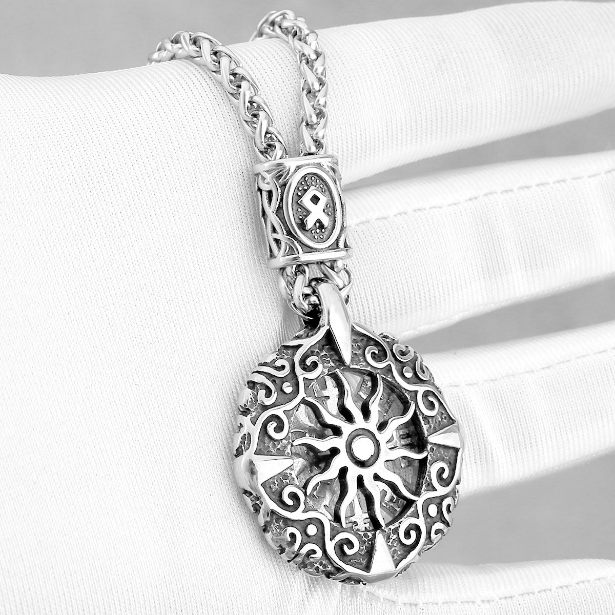 Viking Vegvisir With Rune Bead Chain